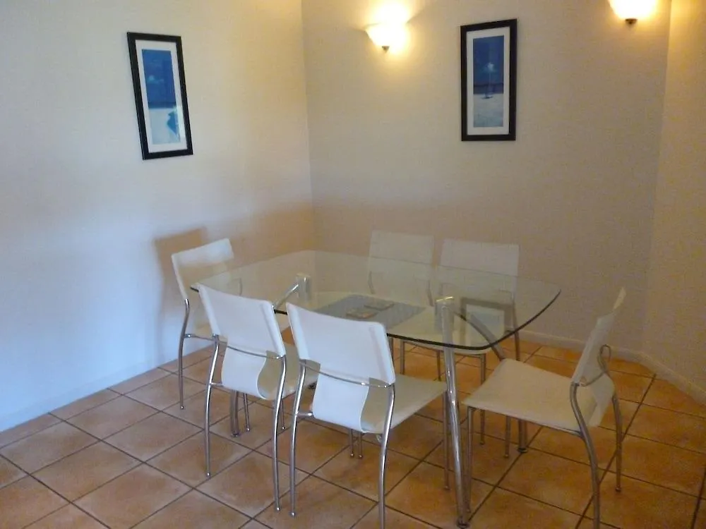 Sea Star Apartments Airlie Beach 4*,